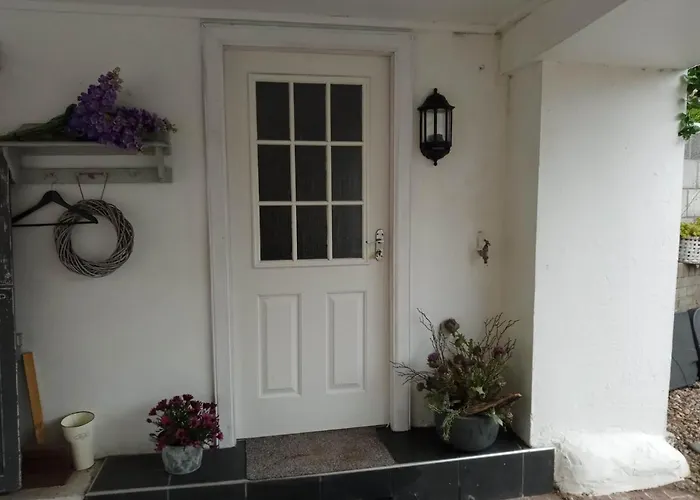 2 Bedrooms Sleeps 4 Free Wifi Parking Outdoor Area