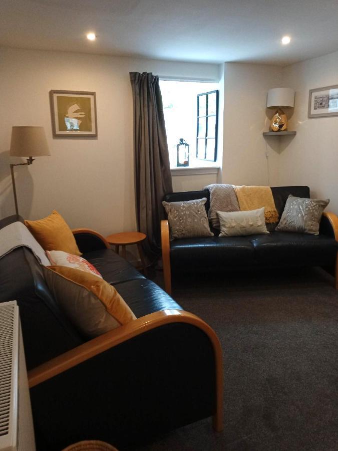 2 Bedrooms Sleeps 4 Free Wifi Parking Outdoor Area Holiday home