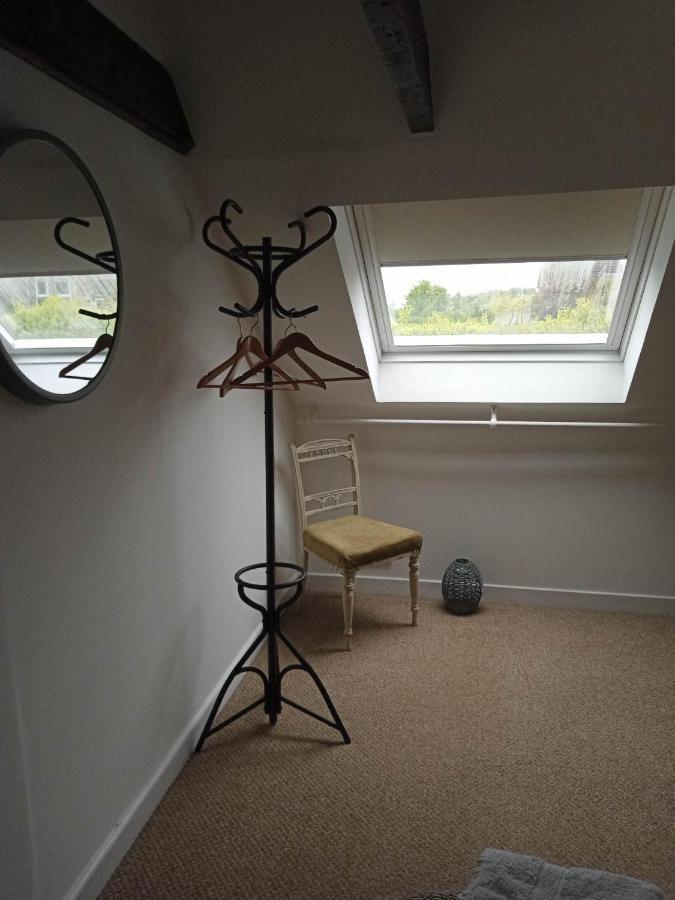 Holiday home 2 Bedrooms Sleeps 4 Free Wifi Parking Outdoor Area *