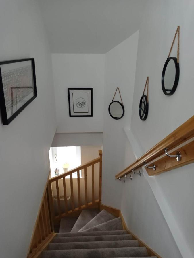 2 Bedrooms Sleeps 4 Free Wifi Parking Outdoor Area *